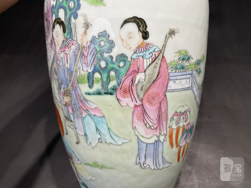 清乾隆 粉彩金线池人物故事图瓶 - 图8